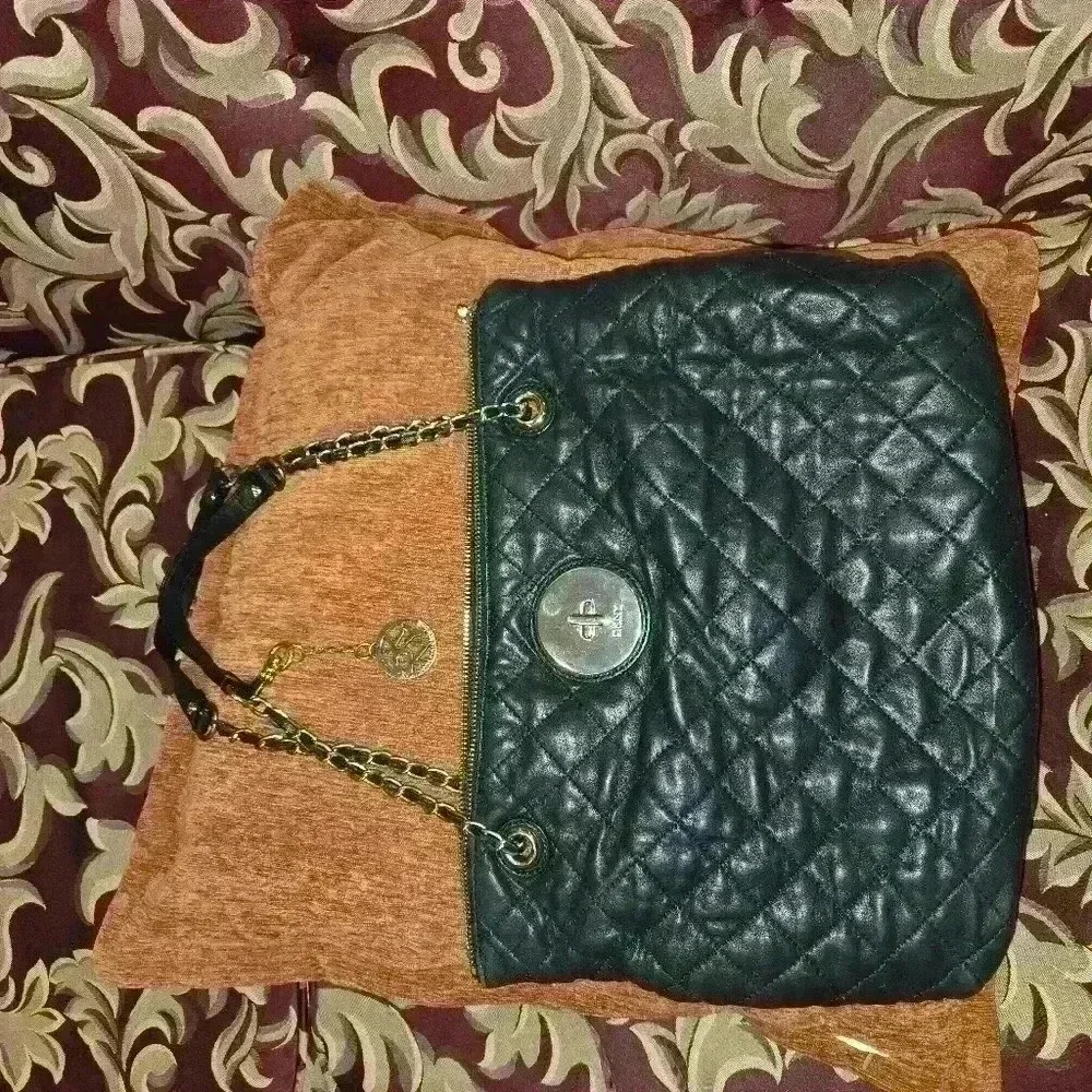 DKNY Donna Karan NY Quilted soft leather black zip top tote bag chain handles - Picture 4 of 6